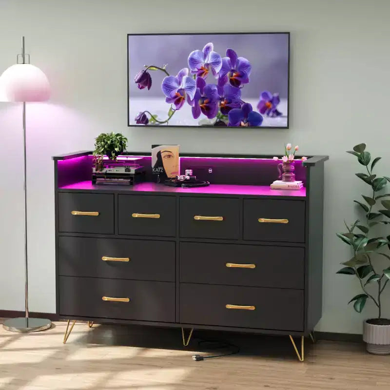 Comò a 8 cassetti con luce LED e stazione di ricarica — Antico Scuro / Antico Chiaro / Nero / Bianco, Stile Moderno, 1 persona