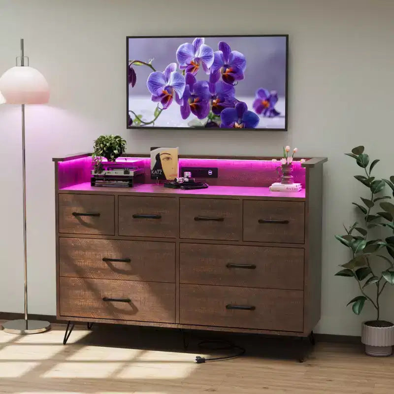 Comò a 8 cassetti con luce LED e stazione di ricarica — Antico Scuro / Antico Chiaro / Nero / Bianco, Stile Moderno, 1 persona