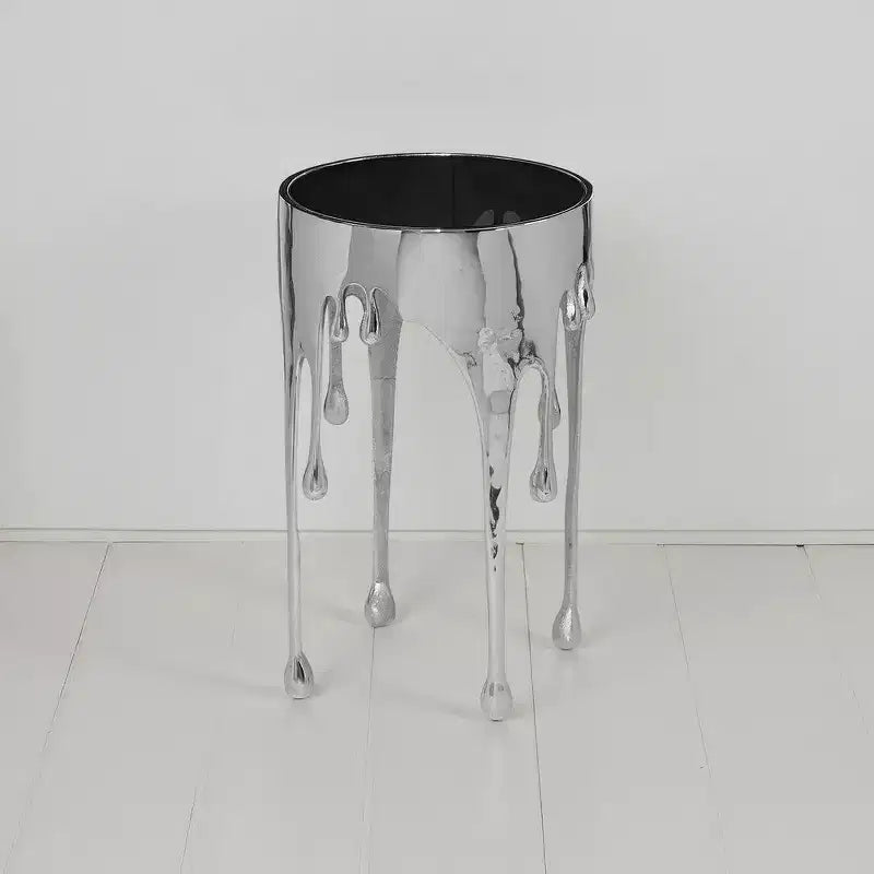 Tavolino scultoreo rotondo argento con piano in vetro nero – 1 Persona